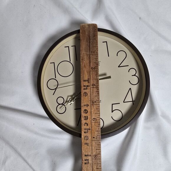 Caravelle by Bulova Wall Clock 1970s Vintage Beige & Brown Gold 7" Retro Prop - Picture 3 of 5